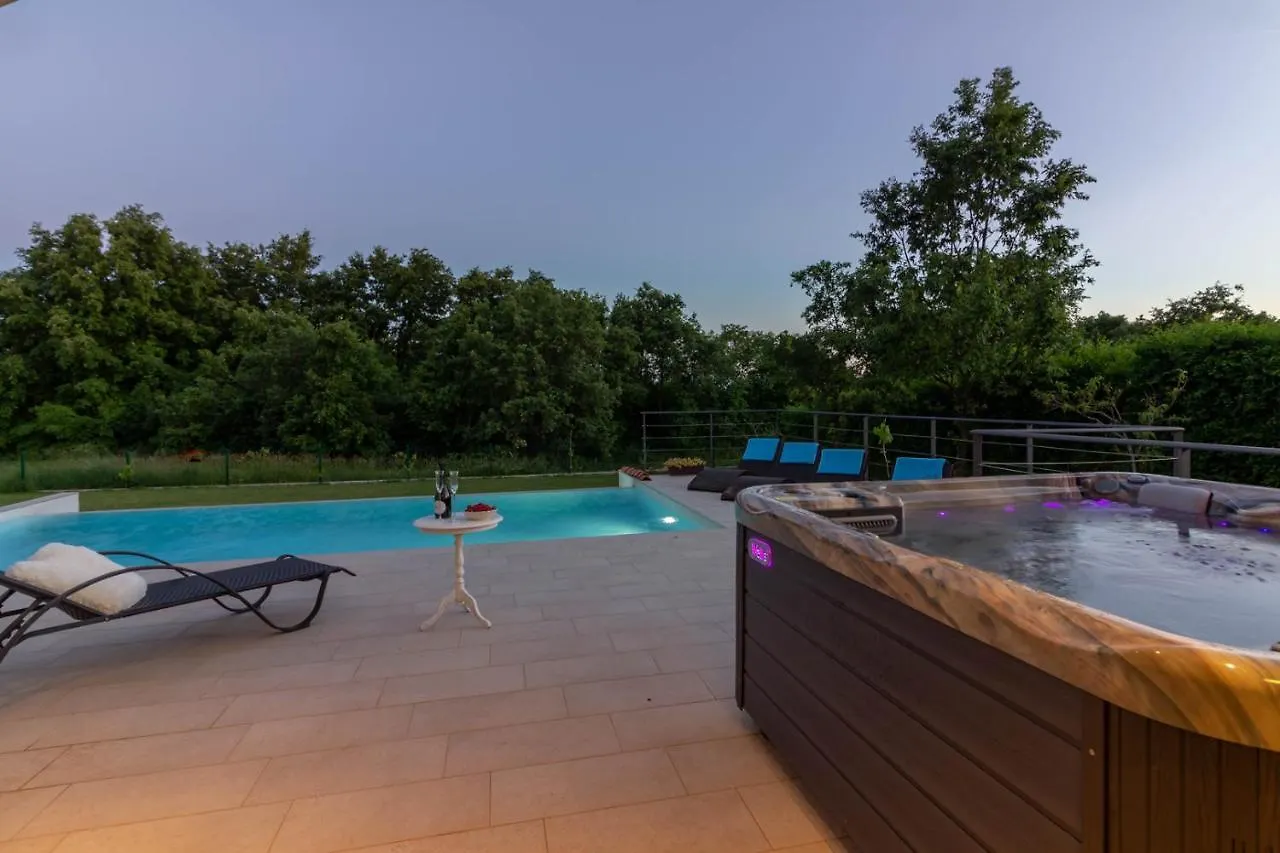 Cozy Villa Limone With Private Pool And Jacuzzi Near Pula Svetvincenat