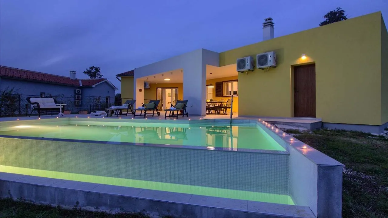 Cozy Villa Limone With Private Pool And Jacuzzi Near Pula Svetvinčenat 0*,  Kroatië