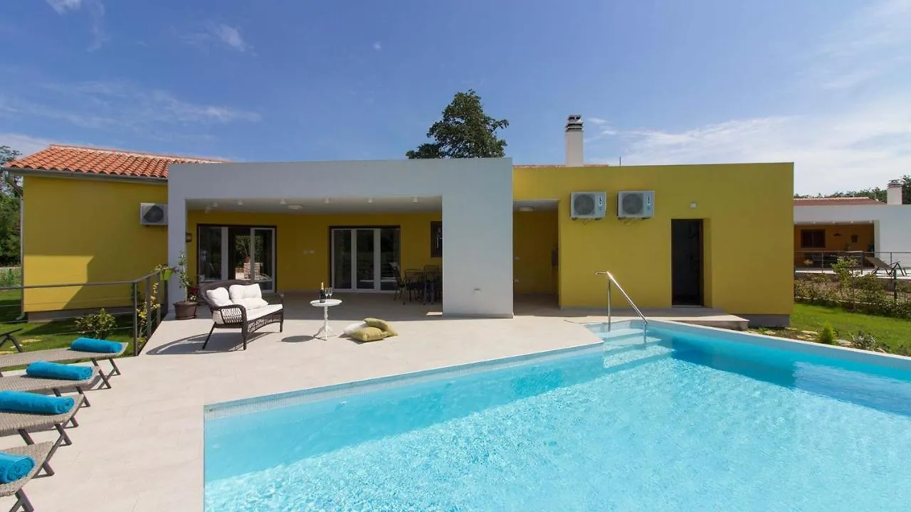 Cozy Villa Limone With Private Pool And Jacuzzi Near Pula Svetvincenat