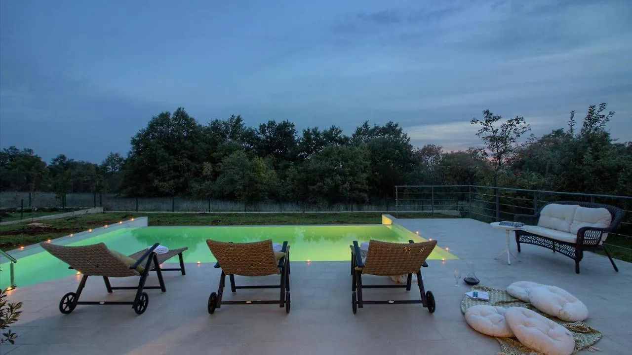 Cozy Villa Limone With Private Pool And Jacuzzi Near Pula Svetvincenat