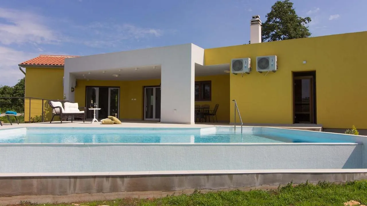 Cozy Villa Limone With Private Pool And Jacuzzi Near Pula Svetvincenat Croatia