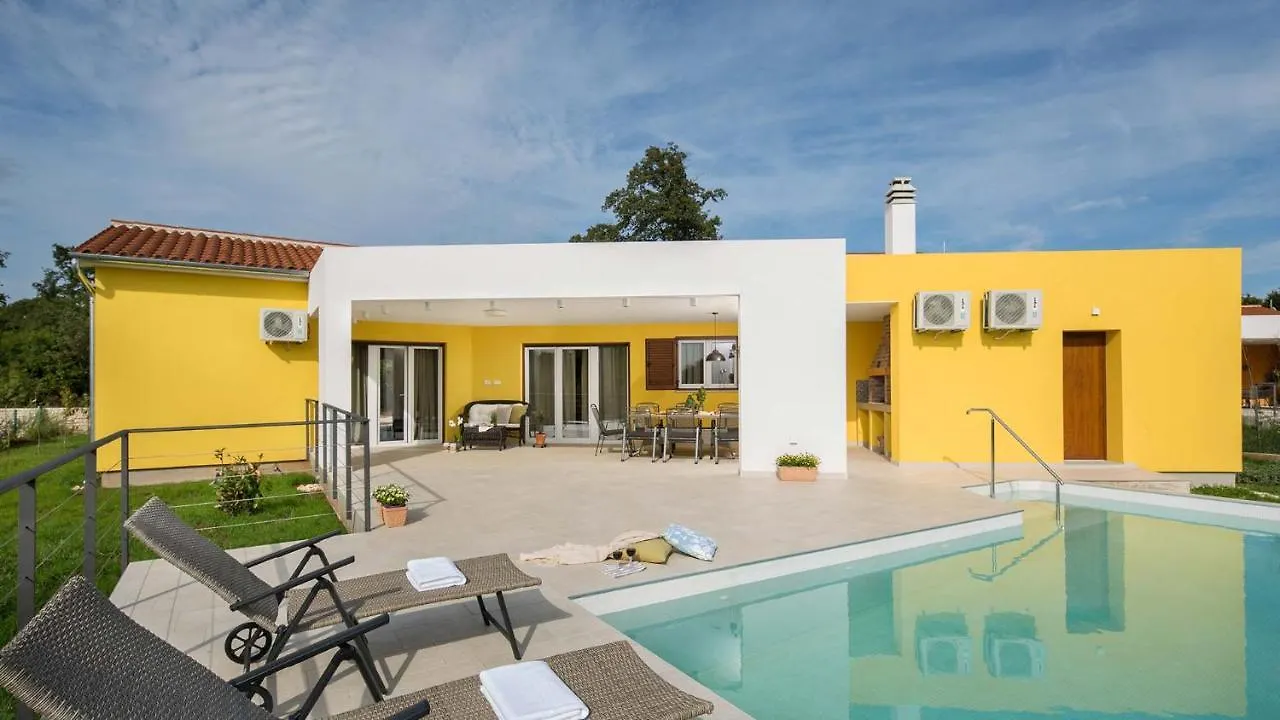 Cozy Villa Limone With Private Pool And Jacuzzi Near Pula Svetvincenat Croatia