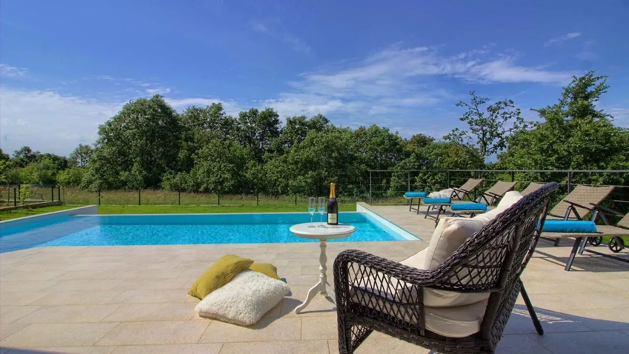 Cozy Villa Limone With Private Pool And Jacuzzi Near Pula Svetvincenat