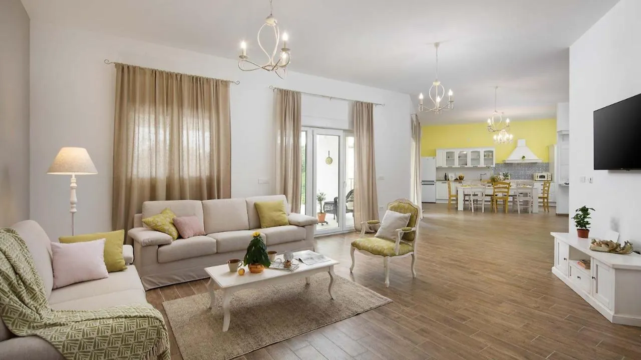 Cozy Villa Limone With Private Pool And Jacuzzi Near Pula Svetvincenat