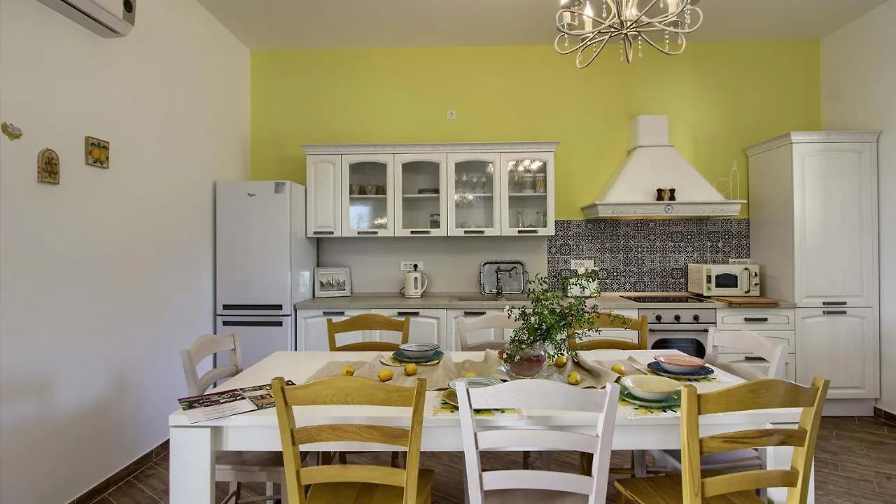 Cozy Villa Limone With Private Pool And Jacuzzi Near Pula Svetvincenat Croatia