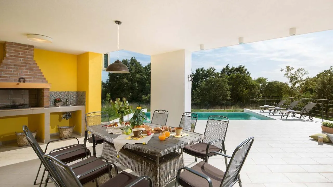 Cozy Villa Limone With Private Pool And Jacuzzi Near Pula Svetvincenat