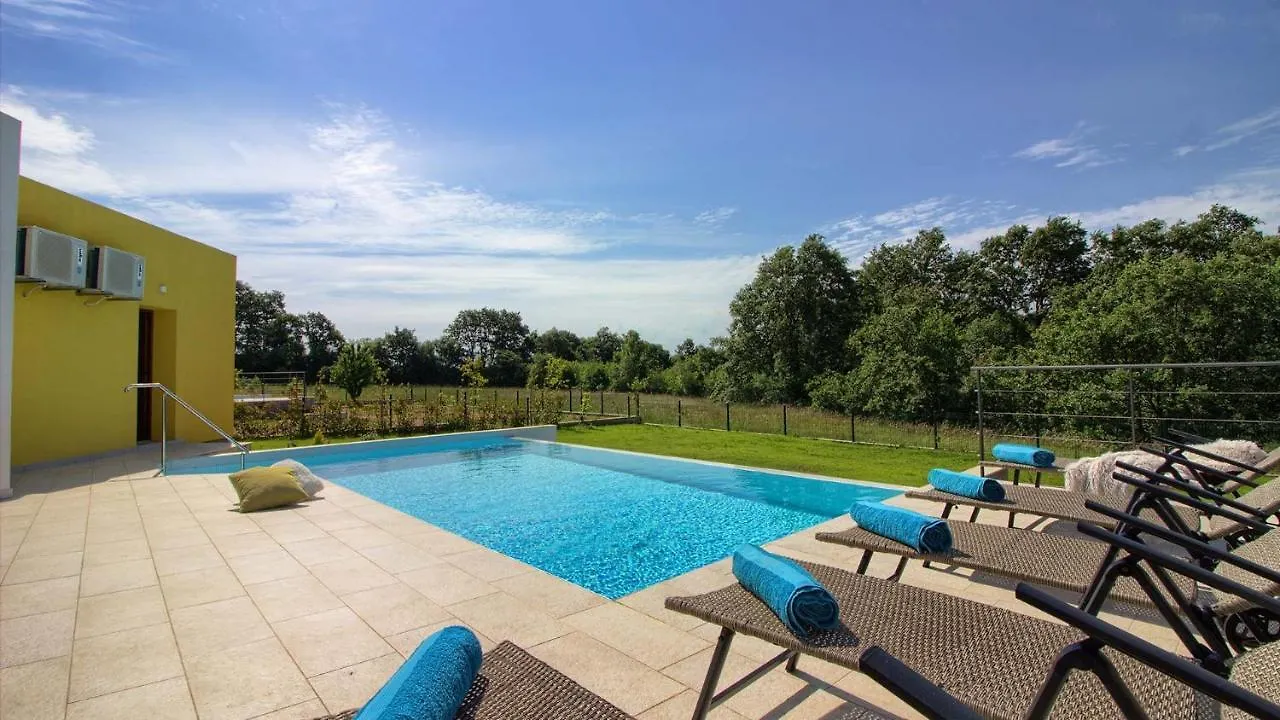 Cozy Villa Limone With Private Pool And Jacuzzi Near Pula Svetvincenat
