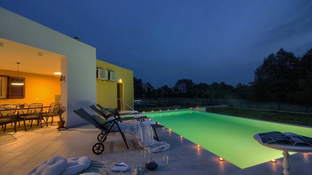 Cozy Villa Limone With Private Pool And Jacuzzi Near Pula Svetvinčenat Kroatië