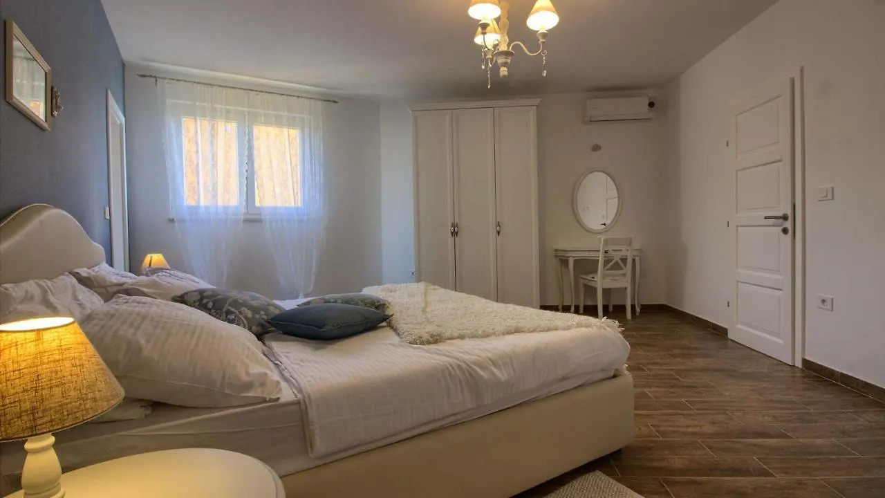 Cozy Villa Limone With Private Pool And Jacuzzi Near Pula Svetvincenat Croatia
