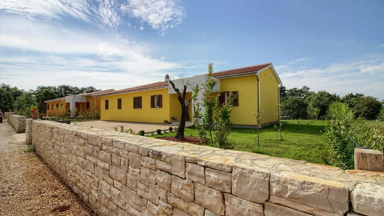 Cozy Villa Limone With Private Pool And Jacuzzi Near Pula Svetvincenat